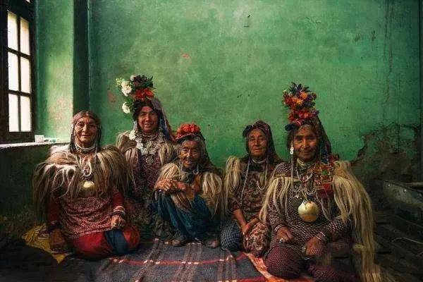 探秘喜马拉雅山的神秘部落：喜欢吃素，至今男不婚女不嫁环境超好