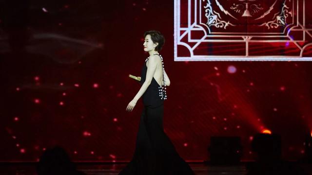 44岁的刘敏涛，借着综艺，终于圆了自己青春期的