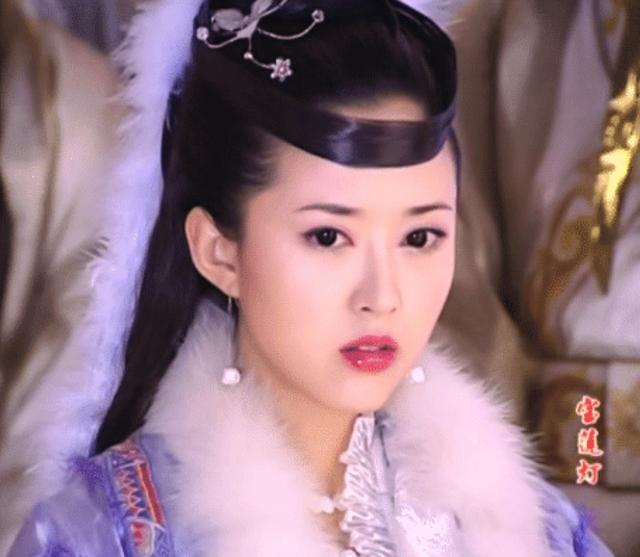 有种“惊艳”叫14年后的嫦娥，当她穿上礼服后，今42岁美得不像话