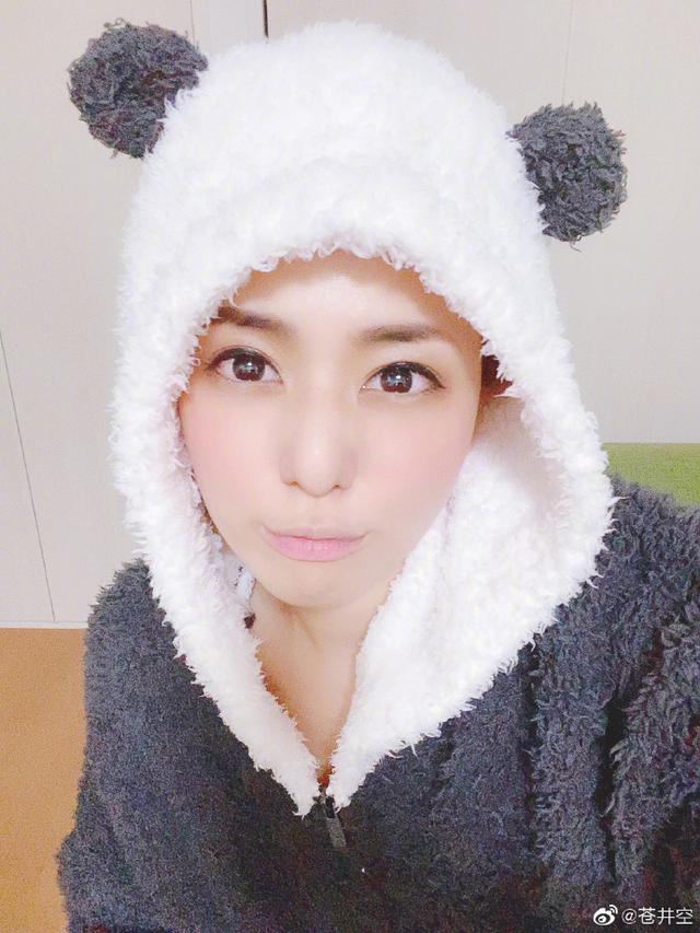 苍井空还是“翻车”了，纪念出道18年代言成人用