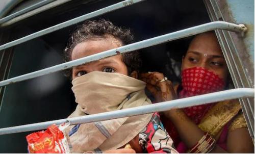 印度90万抗疫妇女罢工：“我们的命还不值1美元”，控诉政府行为