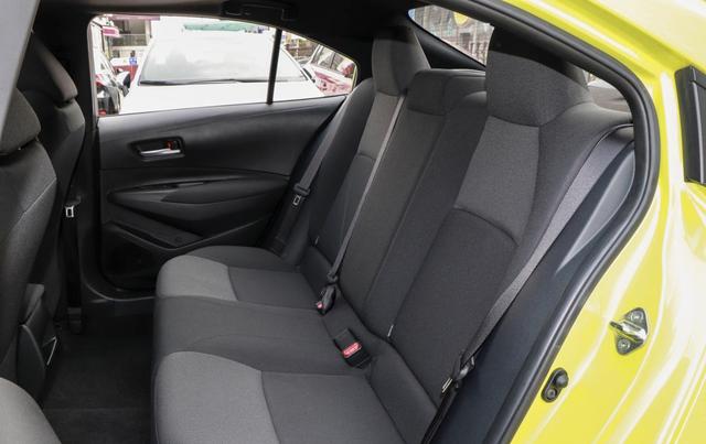 “低价高配”丰田车，凯美瑞的品质，油耗2毛