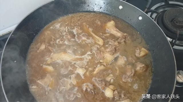 6斤鸭，一个客家地道美味做法，配料简单，出锅香气十足越吃越香