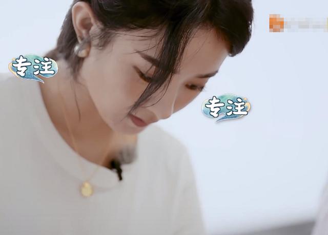 林大厨对赵丽颖也太好了吧，切肉时狂夸不停，