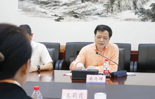 呼和浩特市委书记王莉霞一行考察正泰新能源