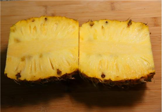 切菠萝只服这2种切法，不削皮不挖眼，太省事了，还好知道的及时