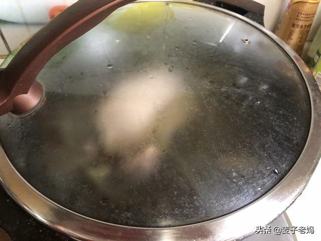 夏天不妨多吃鸭子，只需三步就能做出香、酥、嫩的盐水鸭，试试吧