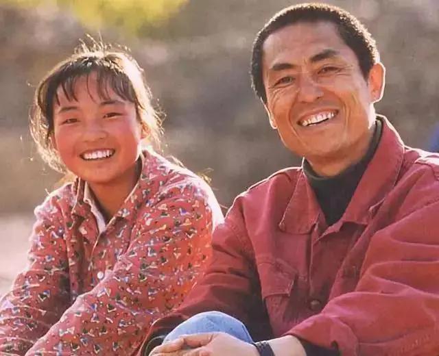 她13岁成谋女郎一举成名，被张艺谋一句话劝退，