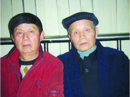 成龙的亲疏关系史：一个混迹街头的女儿，两个沿街乞讨的哥哥