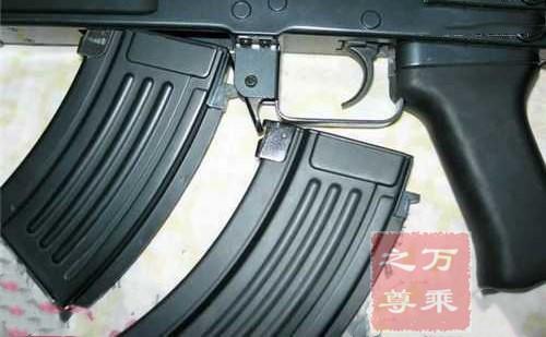 中美俄步兵标准换弹匣动作，单手换弹匣是违规