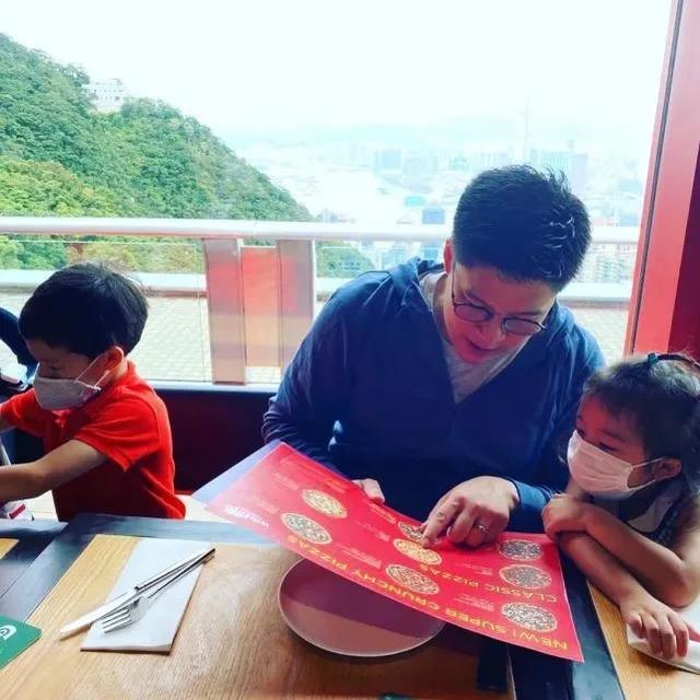 霍启刚一有时间就与郭晶晶腻在一起 难怪婚后两