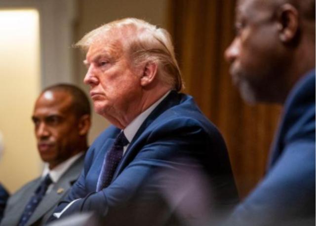 特朗普“护短”蓬佩奥，这理由简直了