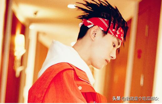 易烊千玺发图打卡端午，完美逆袭，三小只中发展最好的吗？