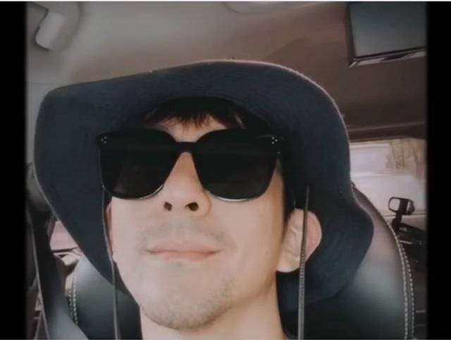 修杰楷晒周末独自带娃成果，两女儿累到昏睡，波妞小秘密被曝光