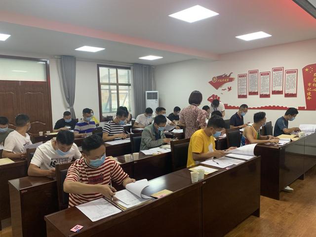 大英县召开2020年度符合政府安排工作条件退役士兵服役表现量化评分会