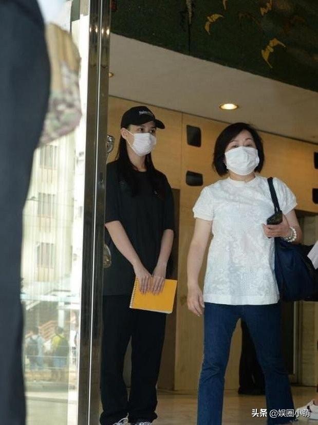 赌王悼文中何广燊在孙子辈排第一，奚梦瑶凭这