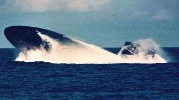 Ǳͧ�ϸ��������Ϊ����Ա�������ϳ��գ�����Ϊ�˼�ѹ