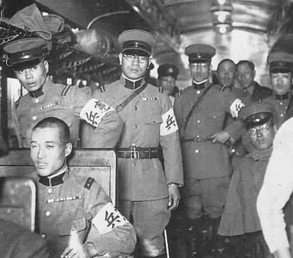 武工队化装袭击进城容易，装特务谁也不敢查，