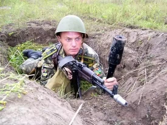 “中美俄”士兵扔手榴弹距离对比：美国58米，俄72米，中国是多少