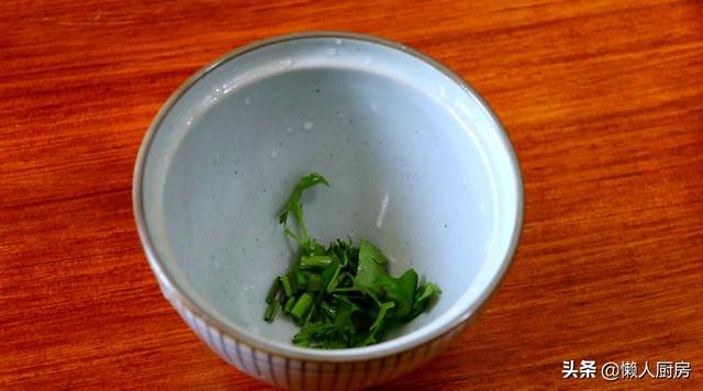 不需要油炸，教你芋头的新做法，配上猪肉馅，吃起来那叫一个香