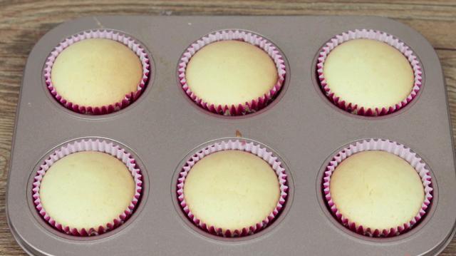 海绵蛋糕在家做，不用分蛋新手也能零失败，平整不开裂，松软香甜