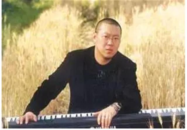 “劈腿女王”周迅被曝私生活混乱，罕见裸照曝