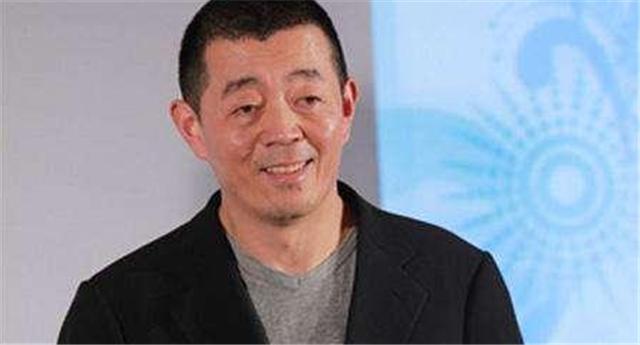 坎坷的黄轩：12岁父母离婚，19岁被张艺谋“忽悠”，21岁成孤儿