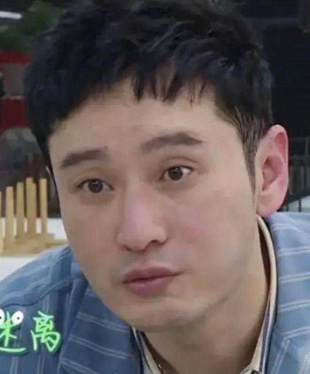 43岁黄晓明溶妆后打回原形，双目无神轮廓消失，网友：果然没整容