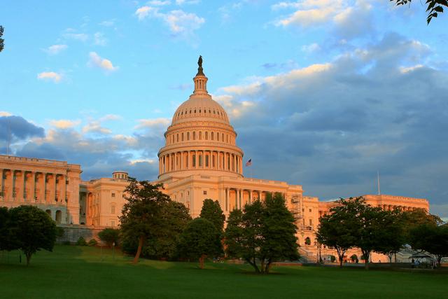 特朗普刚起了杀心，头号对手就发出警告信号，