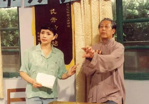 这几部剧里亲如一家的邻里关系，让人怀念又向