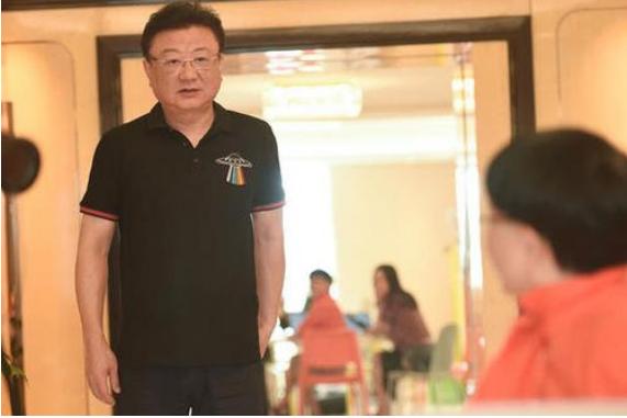 “金龟子”与“国脸”王宁的爱情故事，从校服