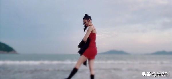 张天爱晒夏日美照，穿超短紧身吊带裙曲线玲珑，这身材娱乐圈少有