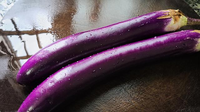 香喷喷的蒜蓉茄子，教你在家做出来，不用烤箱也能做，太好吃了