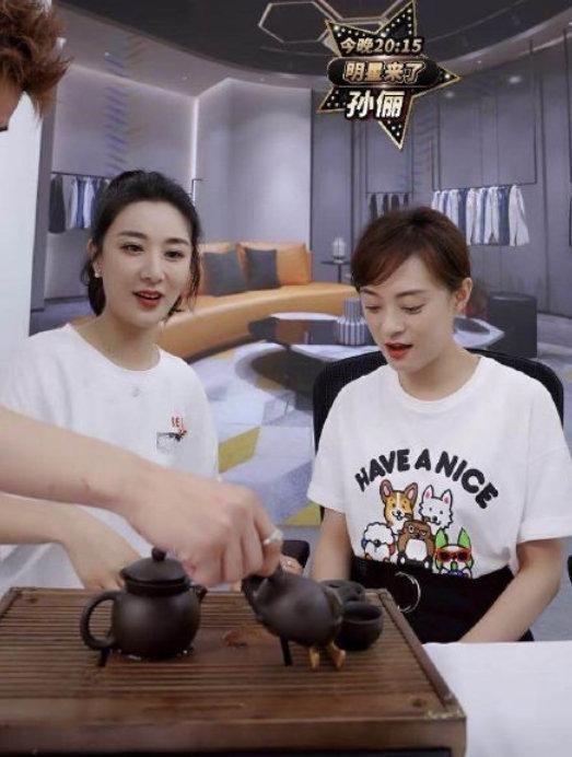 孙俪直播首秀，首次公开秀长发太温柔，穿199T恤脸比薇娅小一圈