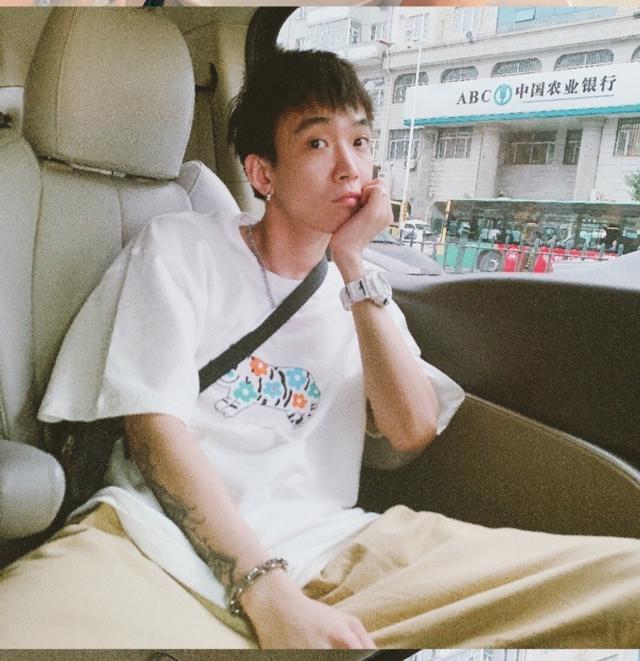 想要变身嘻哈范？跟这些rapper学学吧