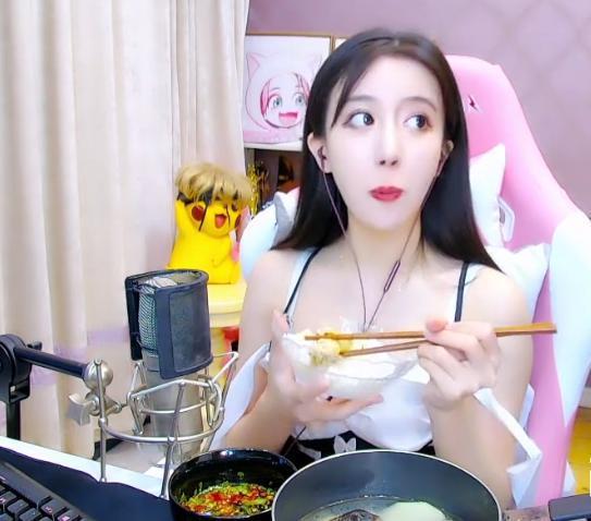 一姐之争落下帷幕，小团团1天收入70W，呆妹连十