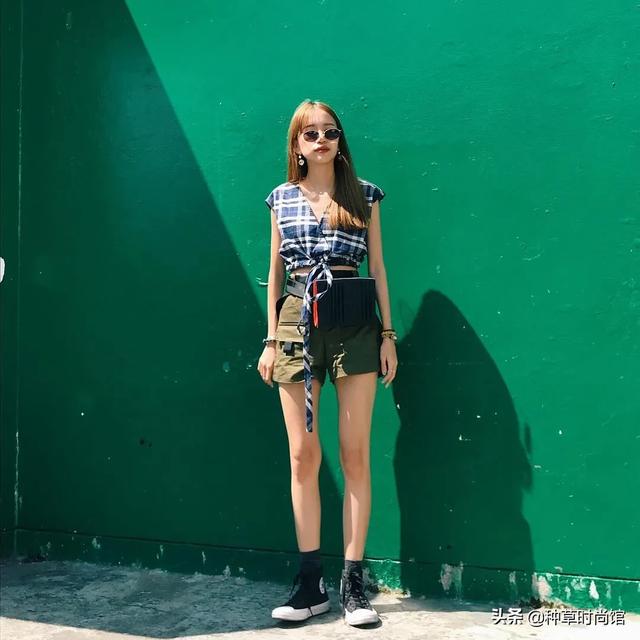 比“吊带”还撩的短上衣来了！男朋友都把持不