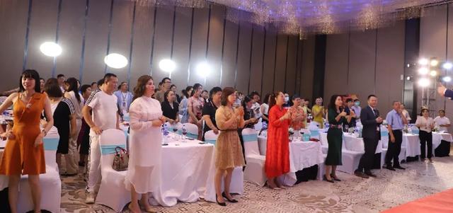 直击 | 3分钟回顾华东医药悦小妖6月体脂营峰会