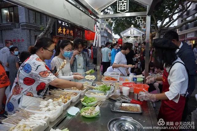 晋城南大街抓拍！众人排长队