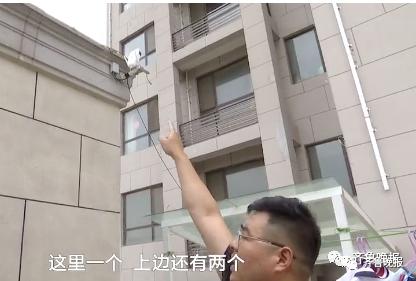 天降锅碗瓢盆自行车，济南一小区22楼花式抛物