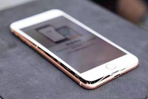 iPhone 11屏幕维修费高达2559元，但苹果还是赚不回