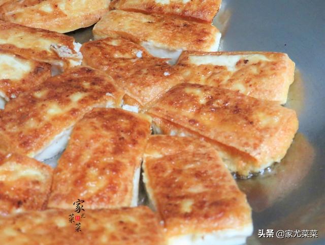 家常豆腐这样煎不粘锅，3块钱做一大盘，比青菜便宜，味道超好吃