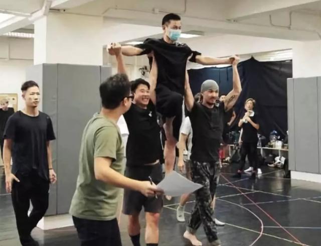 59岁华仔怕老？为什么帅是港片劳模刘德华一生无