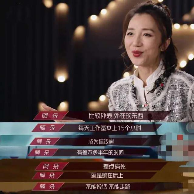 知名女歌手穿着随意路边看牌，正当红时退圈息影，自爆在家当农妇