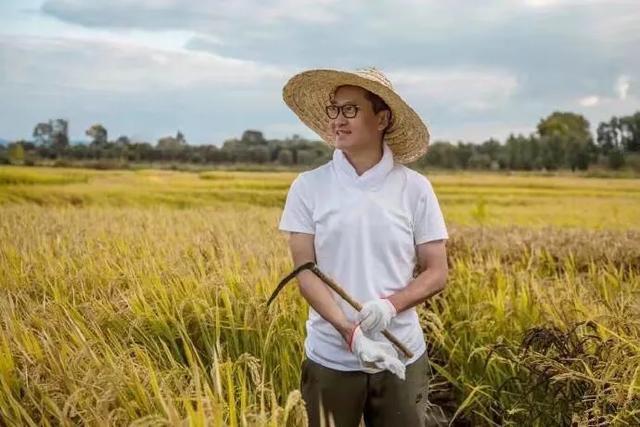 厕所：周杰餐厅借厕所被痛骂自曝想打人 网友：素质这么低远离他就是了！