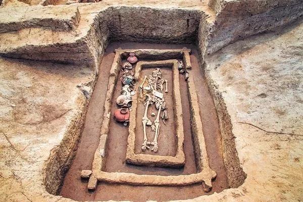 山东发现古代遗址，出土3米巨人，《山海经》中的记载是真的？