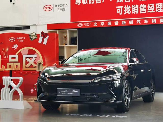 比亚迪汉到店实拍，霸气侧漏 特斯拉MODEL3真的慌