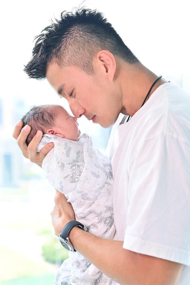 TVB小生陈山聪喜获儿子，曾为做赌王女婿抛弃10年结发妻子！