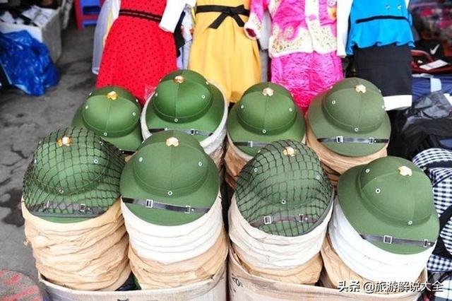 越南美女在中越边境摆摊，贩卖的商品，却让中