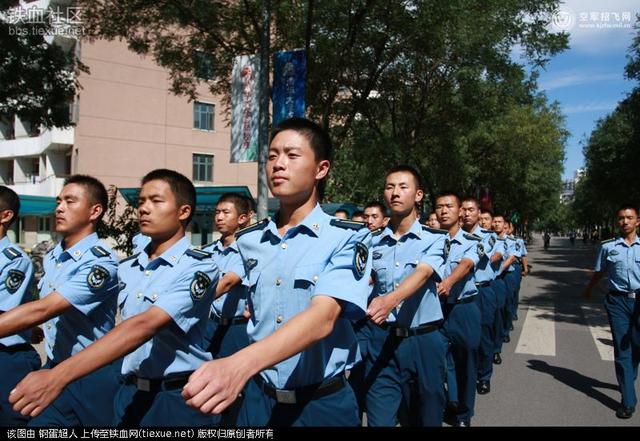 我国培养一个飞行员究竟要多少钱？